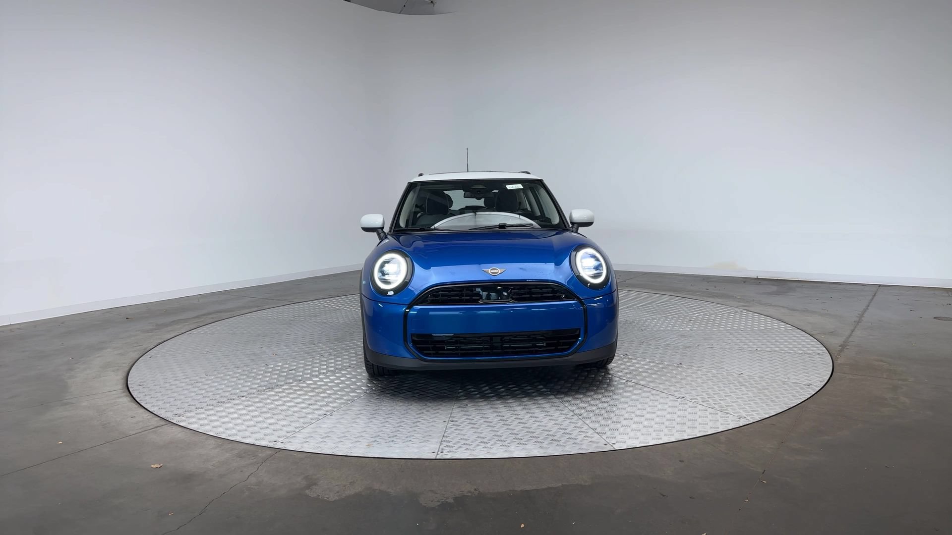 Used 2026 MINI Cooper 2-Door Hardtop FWD image 5