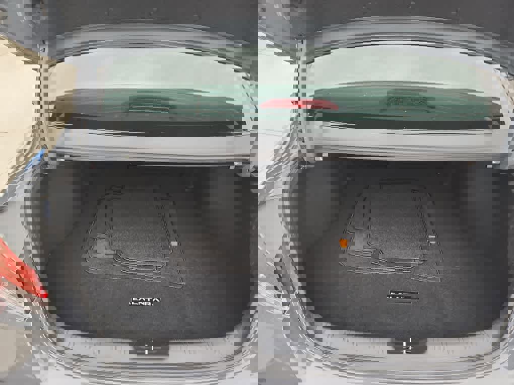 Used 2024 Hyundai Elantra SEL w/ Convenience Package image 13