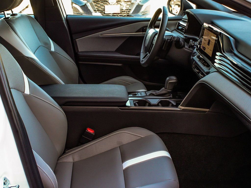 Used 2025 Toyota Camry SE image 37