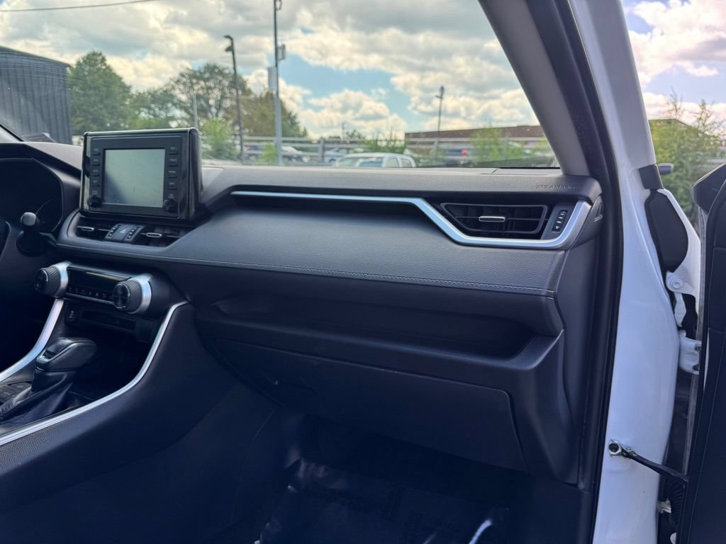 Used 2019 Toyota RAV4 XLE Premium FWD image 19