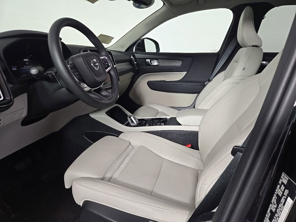 Certified 2024 Volvo XC40 B5 Plus w/ Climate Package image 15