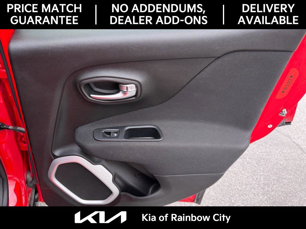 Used 2018 Jeep Renegade Latitude image 18