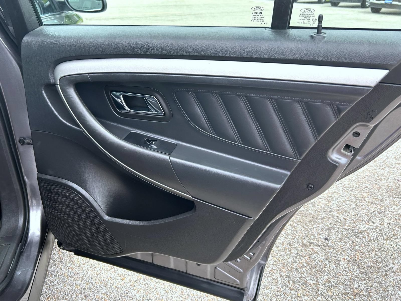Used 2013 Ford Taurus SEL FWD image 15