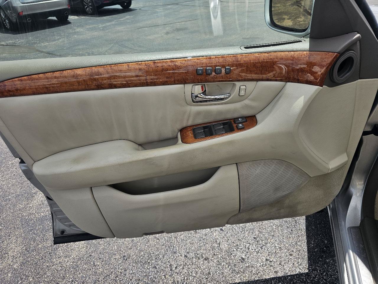 Used 2002 Lexus LS 430 RWD image 17