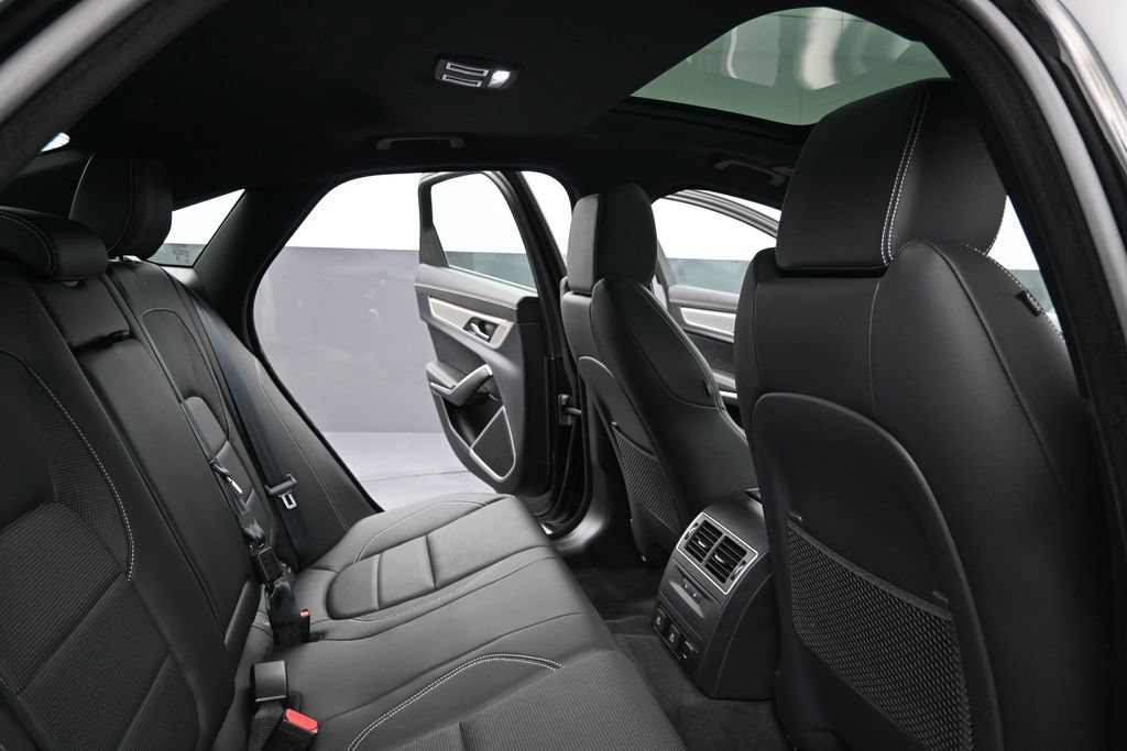 Certified 2024 Jaguar XF R-Dynamic SE AWD/4WD image 13