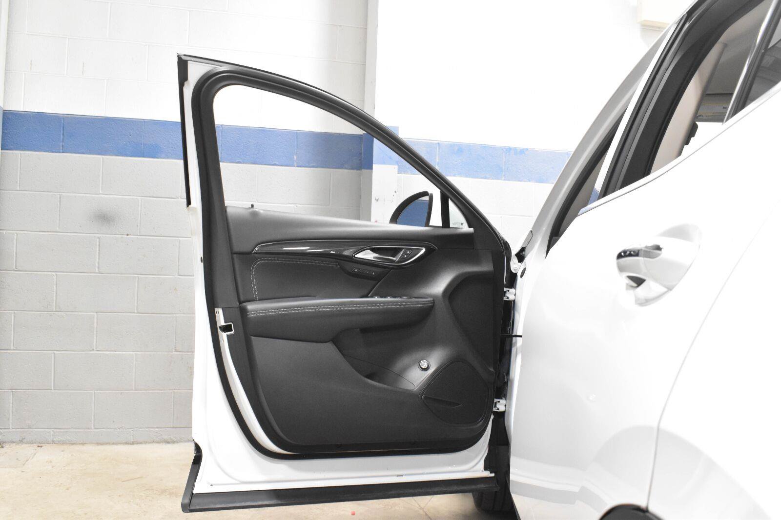 Used 2023 Buick Envision Essence FWD image 9