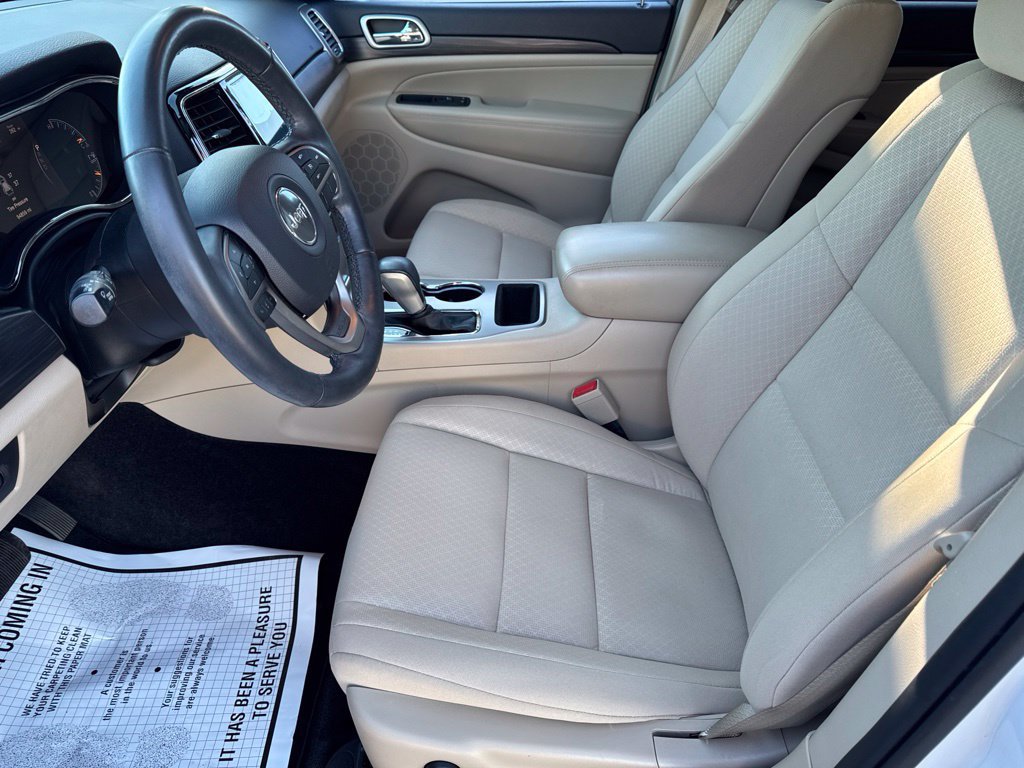 Used 2019 Jeep Grand Cherokee Laredo w/ Security & Convenience Group RWD image 14