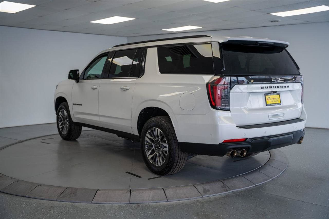 Used 2025 Chevrolet Suburban Z71 AWD/4WD image 5