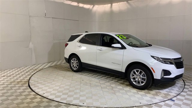 Used 2023 Chevrolet Equinox LT image 2