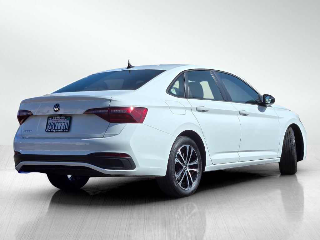 Used 2022 Volkswagen Jetta Sport FWD image 5