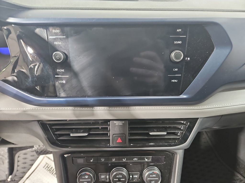 Certified 2024 Volkswagen Taos SE image 20