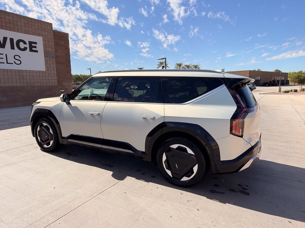 Used 2024 Kia EV9 Land AWD/4WD image 11