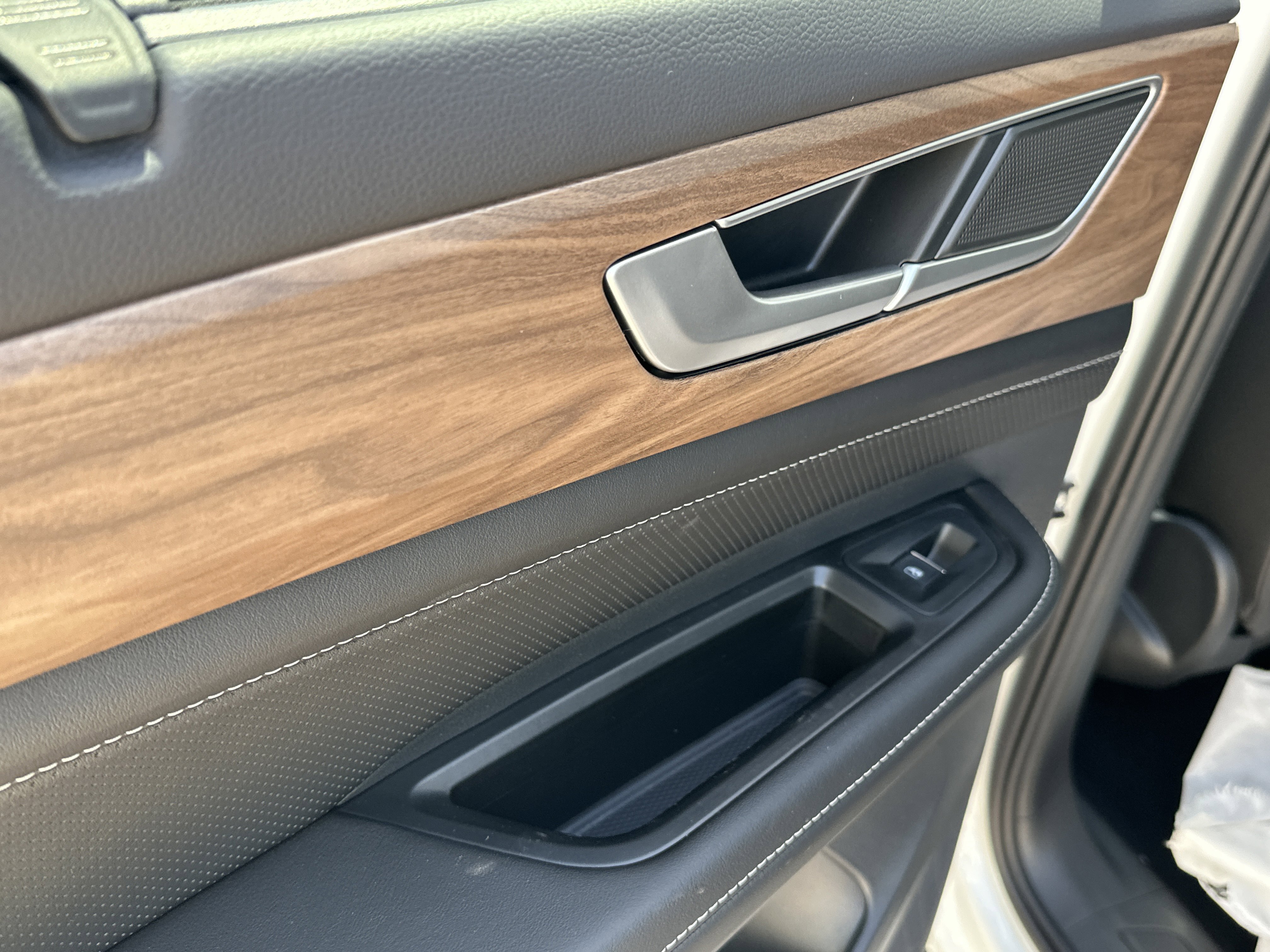 New 2026 Volkswagen Atlas SE image 12