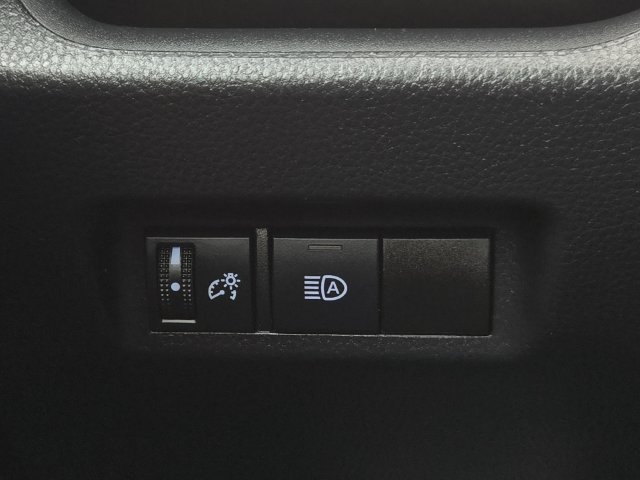 Certified 2021 Toyota RAV4 LE AWD/4WD image 27