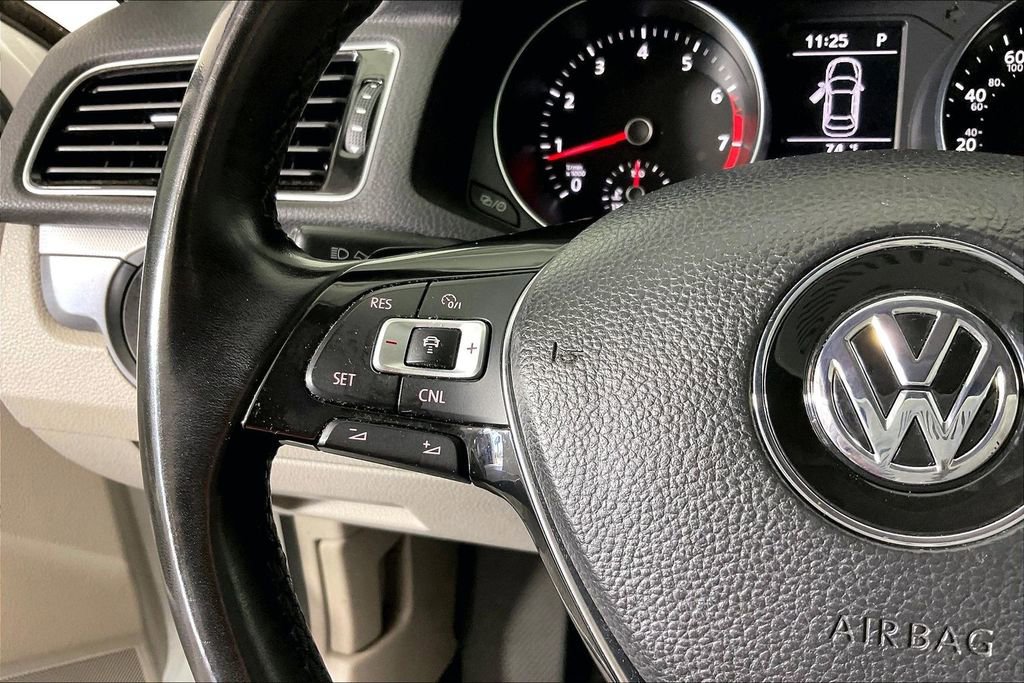 Used 2018 Volkswagen Passat 2.0T R-Line FWD image 24