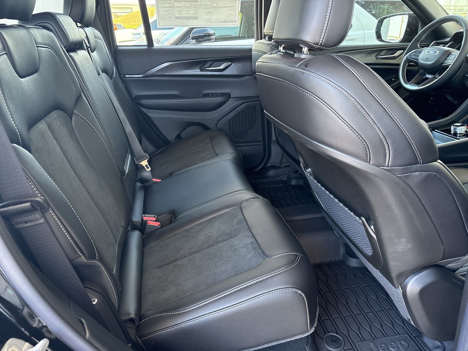 New 2025 Jeep Grand Cherokee Altitude image 15