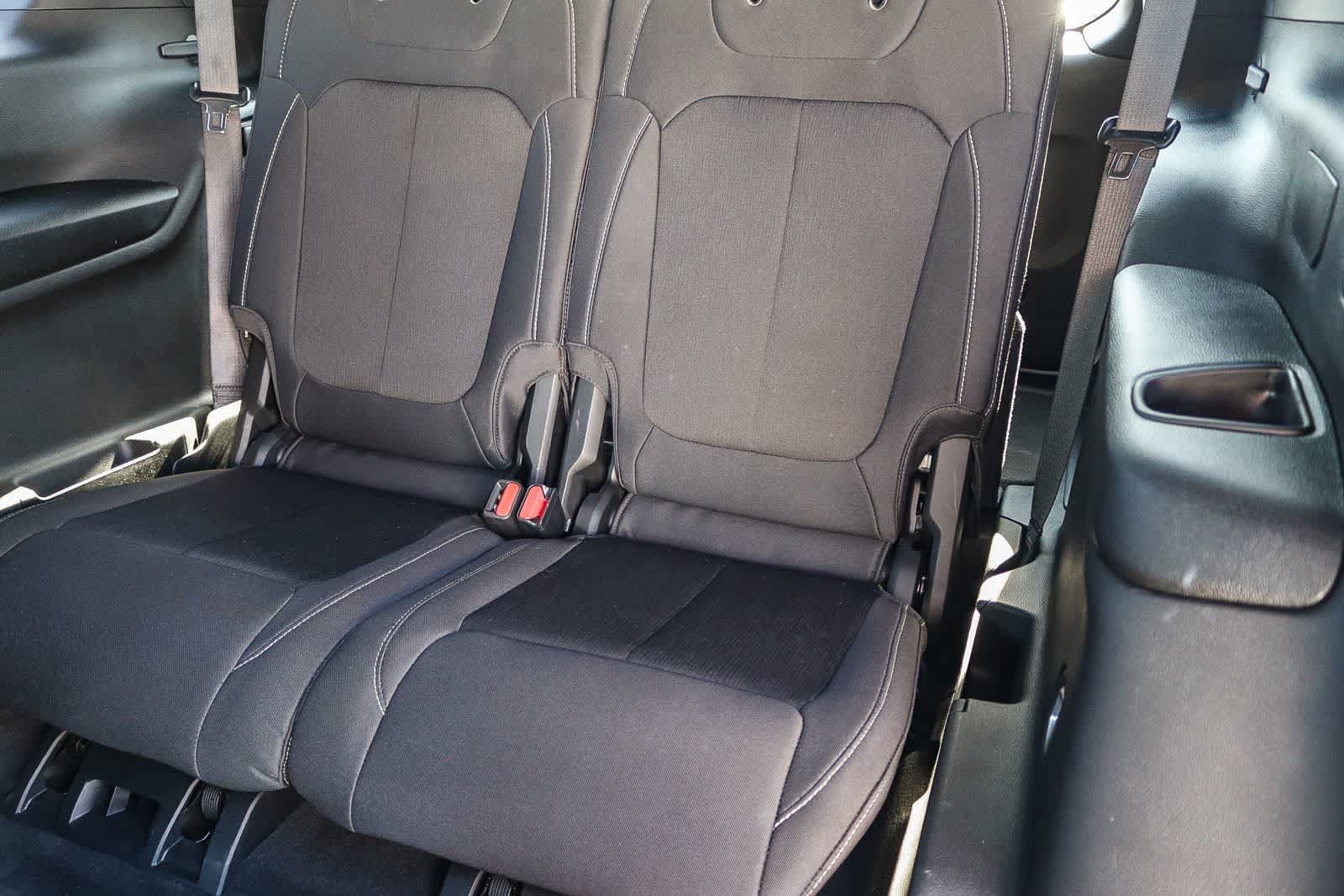 Used 2025 Jeep Grand Cherokee L Laredo RWD image 19