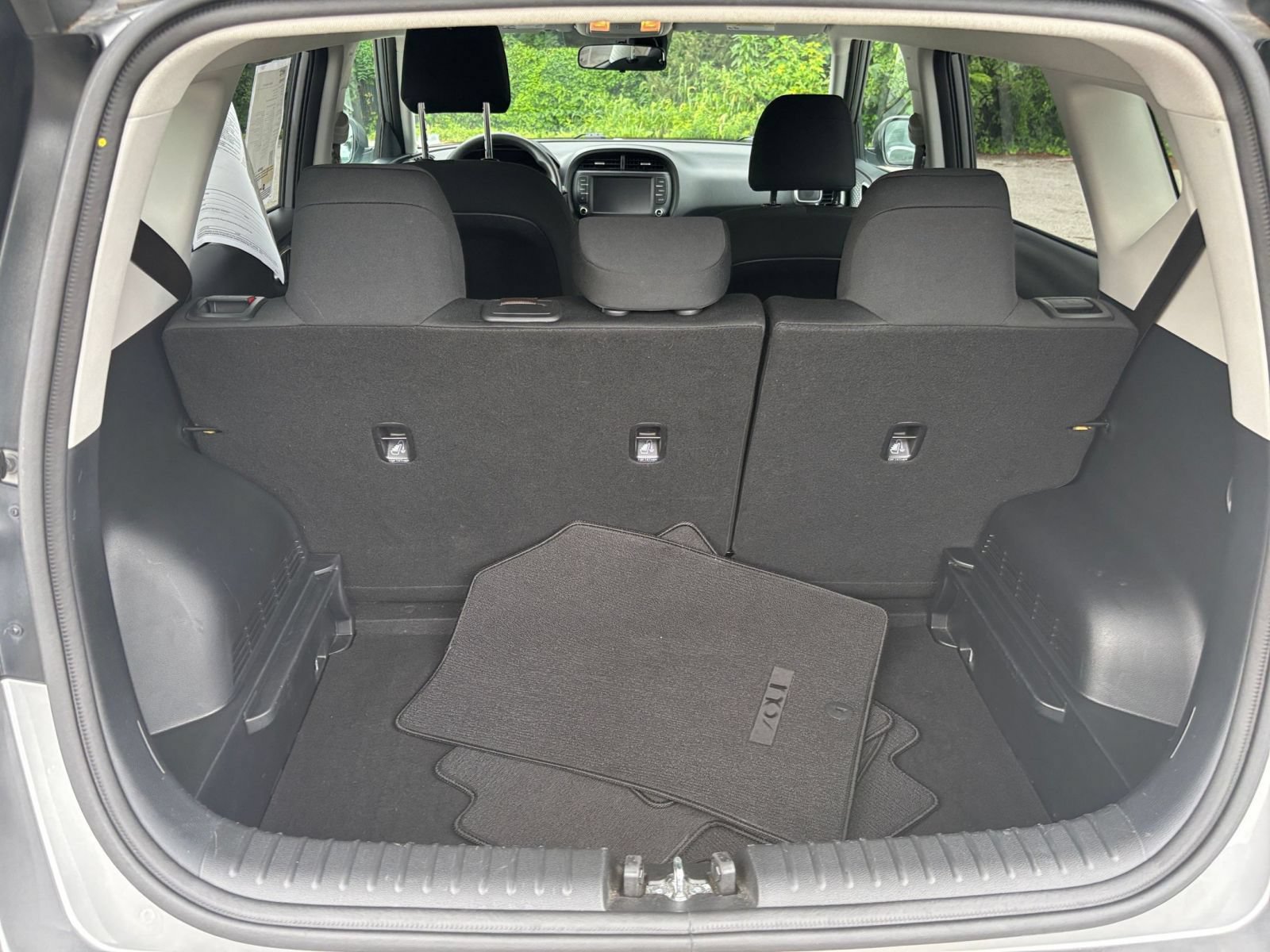 Used 2025 Kia Soul LX w/ LX Technology Package FWD image 28