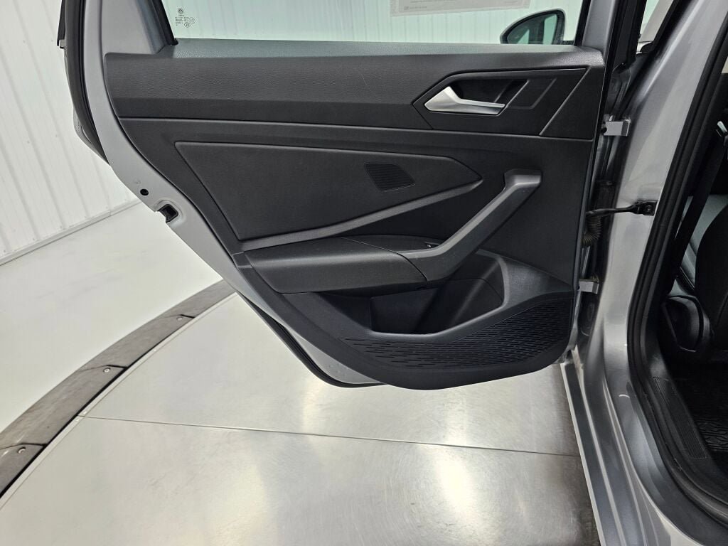 Used 2019 Volkswagen Jetta SE w/ Cold Weather Package FWD image 27