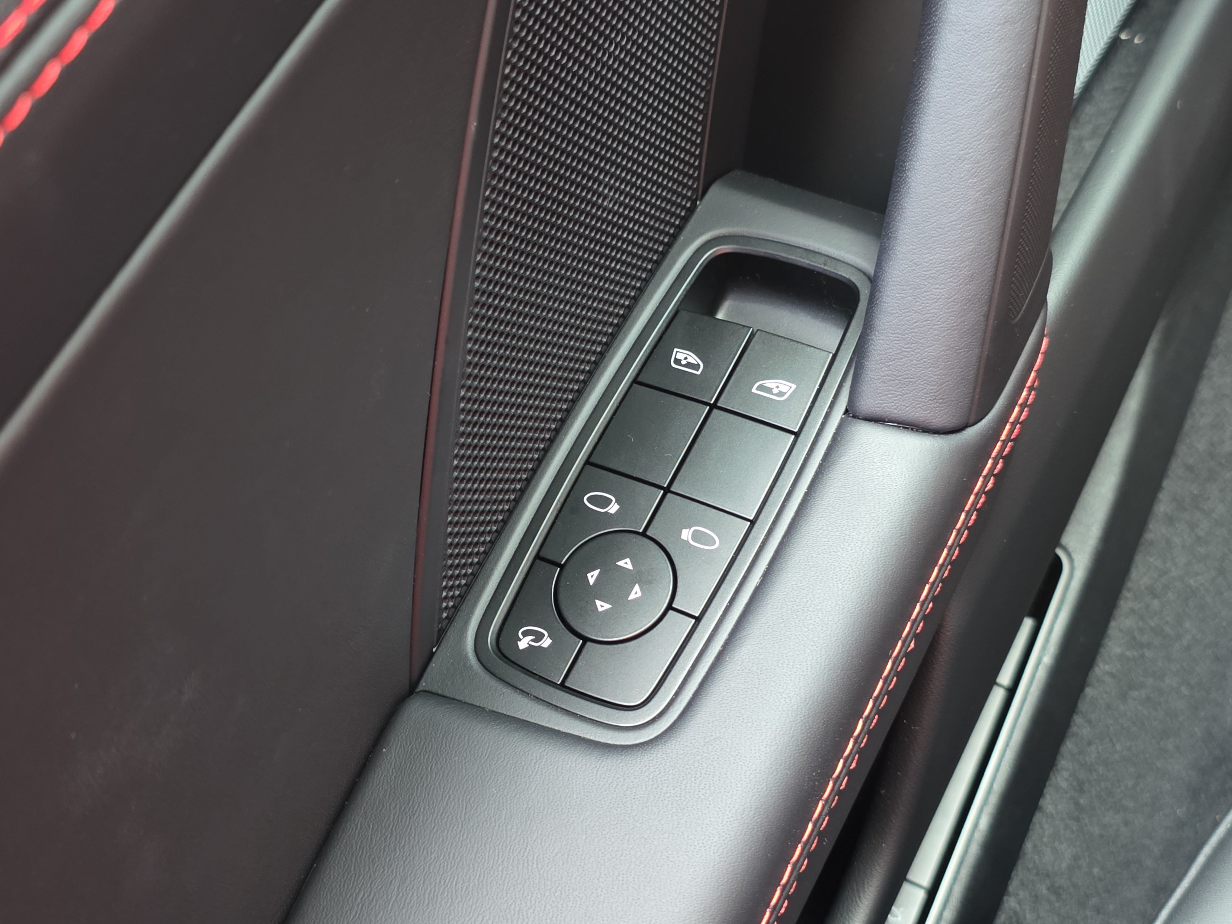 Used 2024 Porsche 911 Carrera RWD image 19