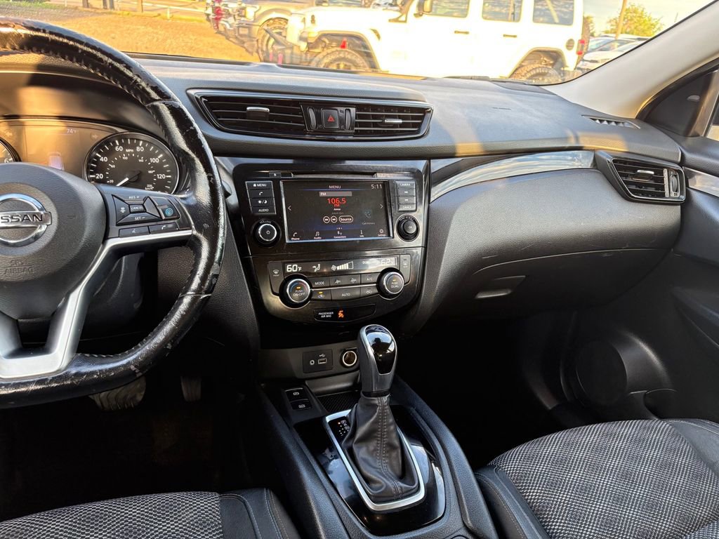 Used 2021 Nissan Rogue Sport SV w/ Technology Package FWD image 18