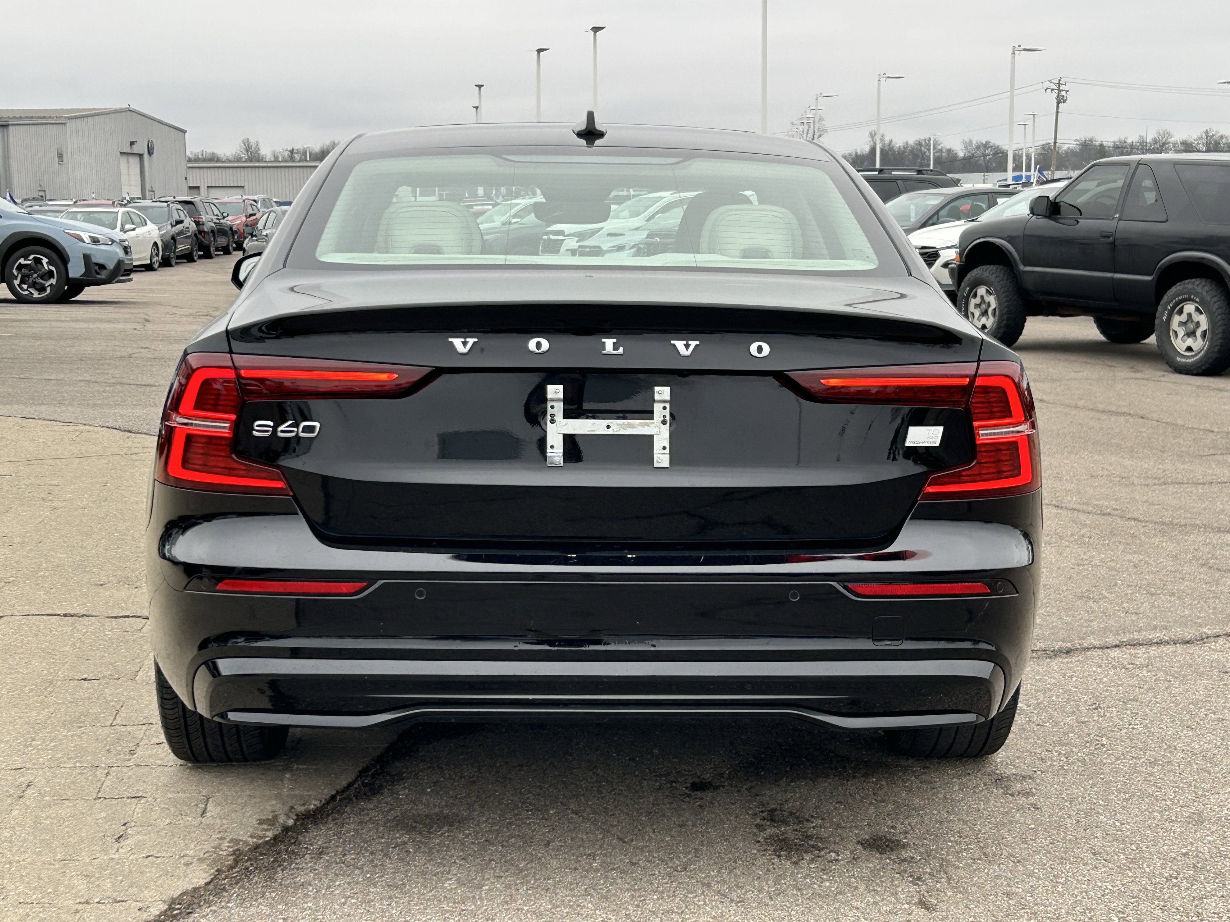 Used 2023 Volvo S60 T8 Plus image 6