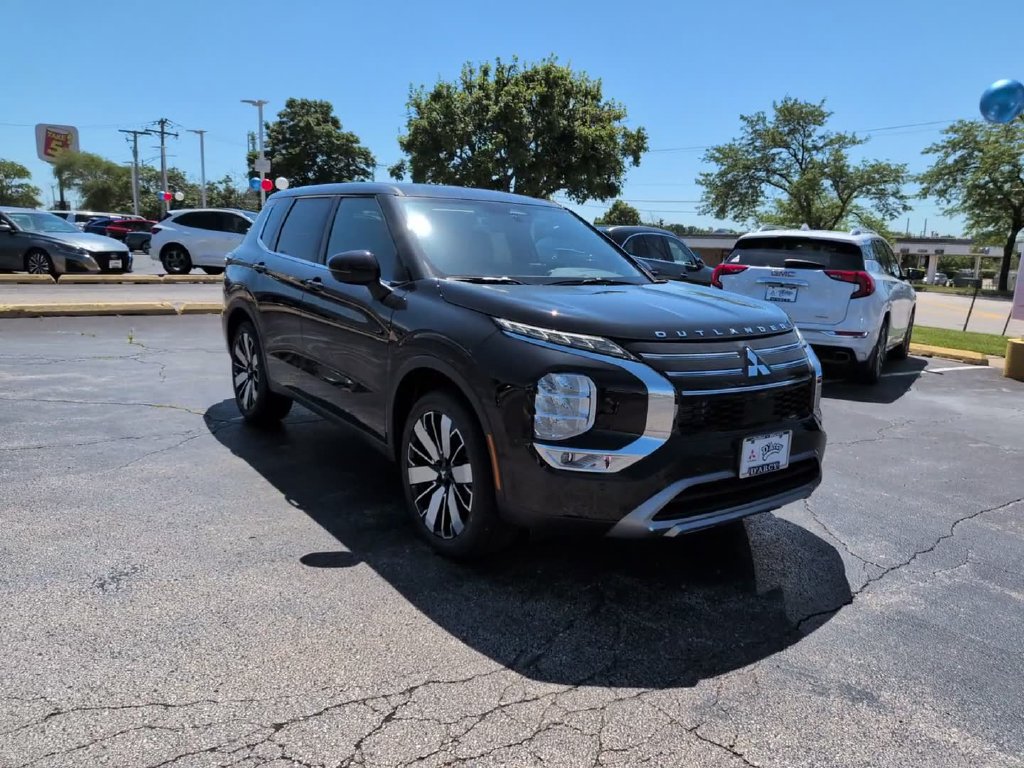 New 2026 Mitsubishi Outlander SE FWD image 2