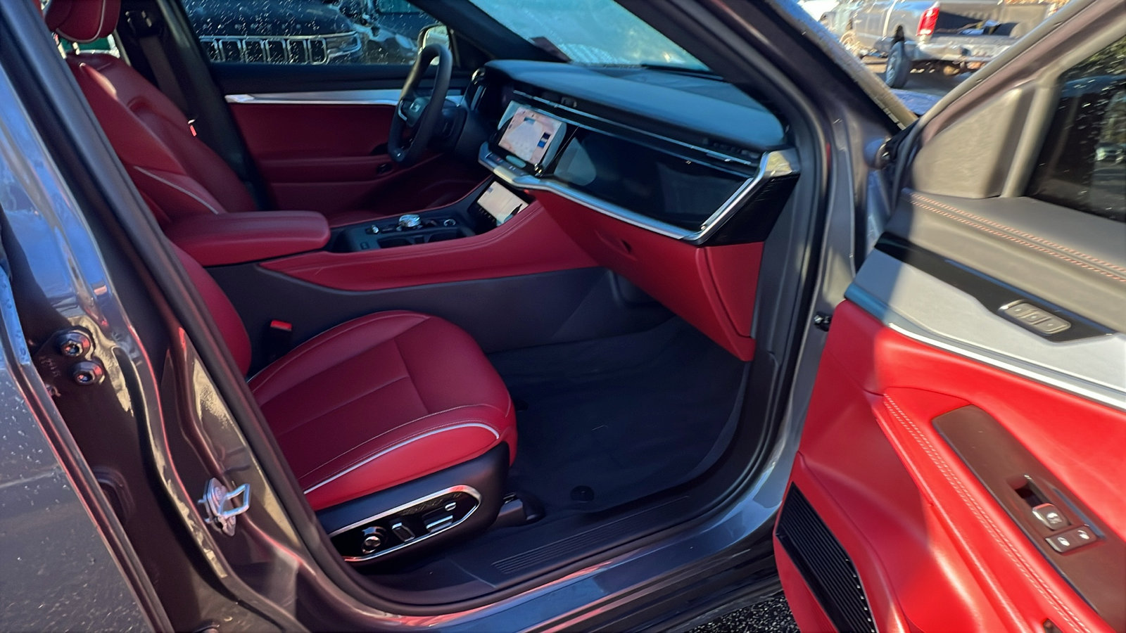 Used 2024 Jeep Wagoneer Launch Edition image 19