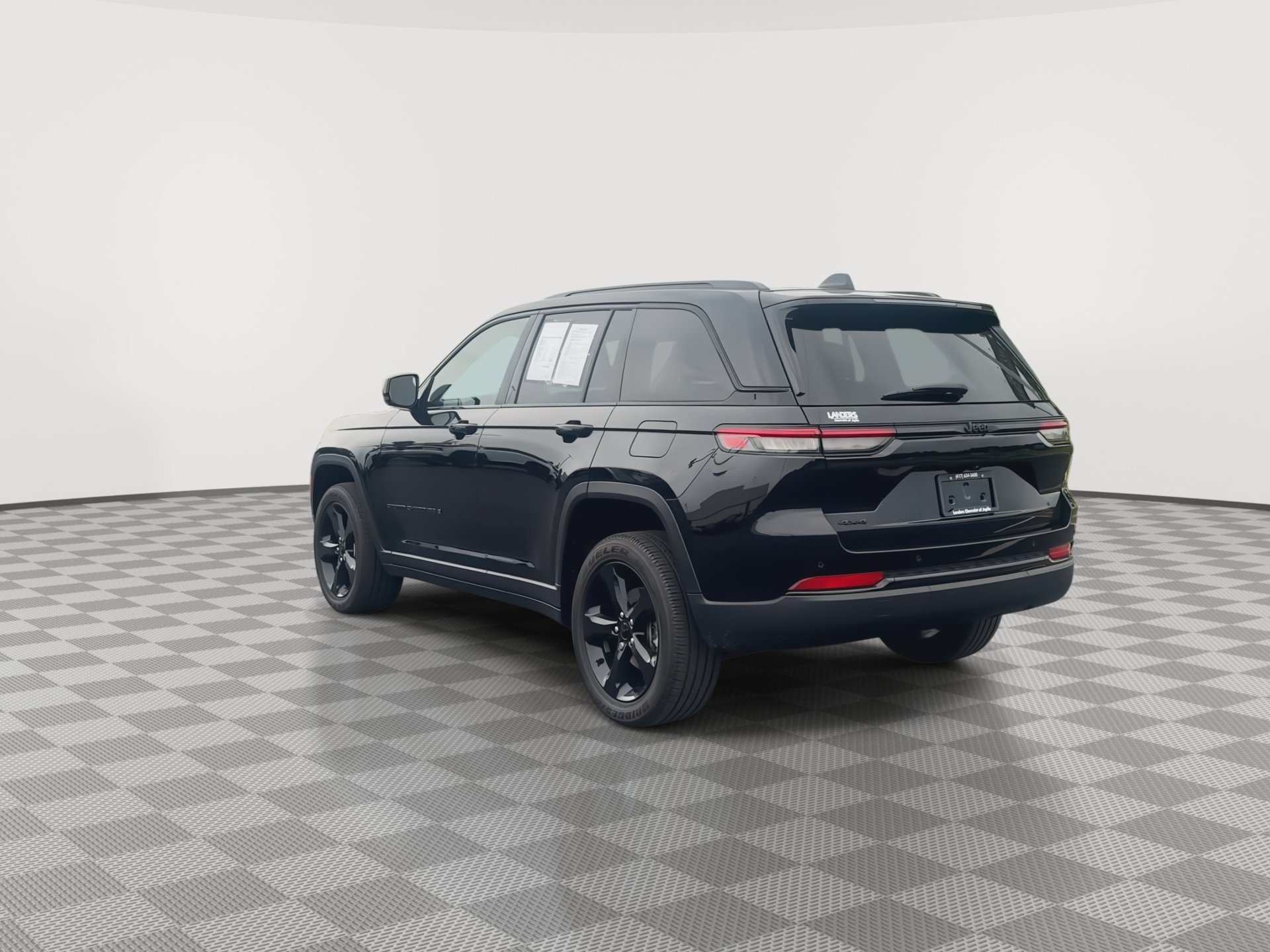 Used 2023 Jeep Grand Cherokee Altitude AWD/4WD image 6