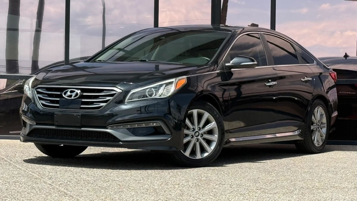Used 2017 Hyundai Sonata Limited w/ Ultimate Package 04 FWD image 2