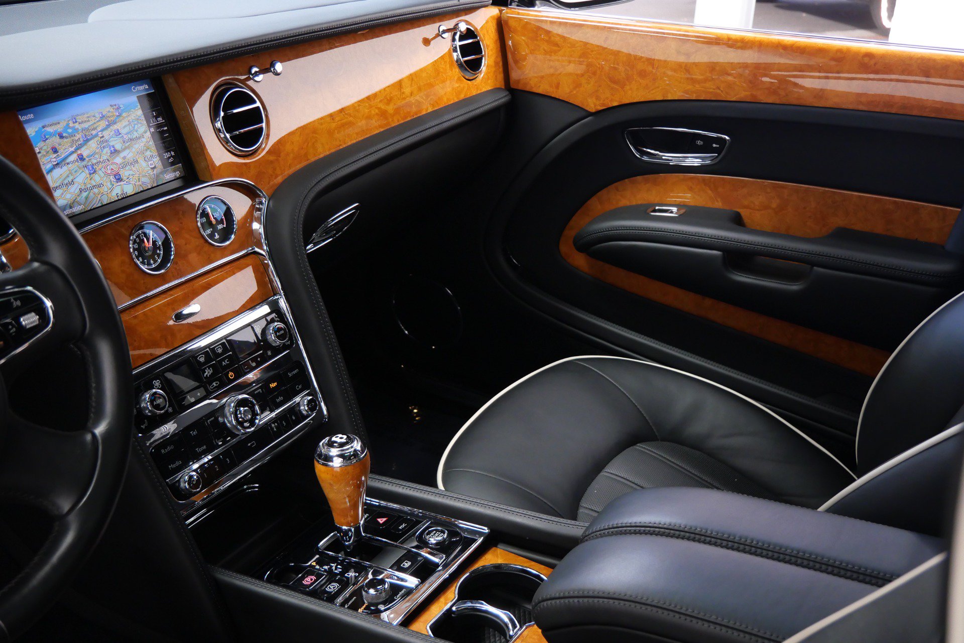 Used 2013 Bentley Mulsanne RWD image 25