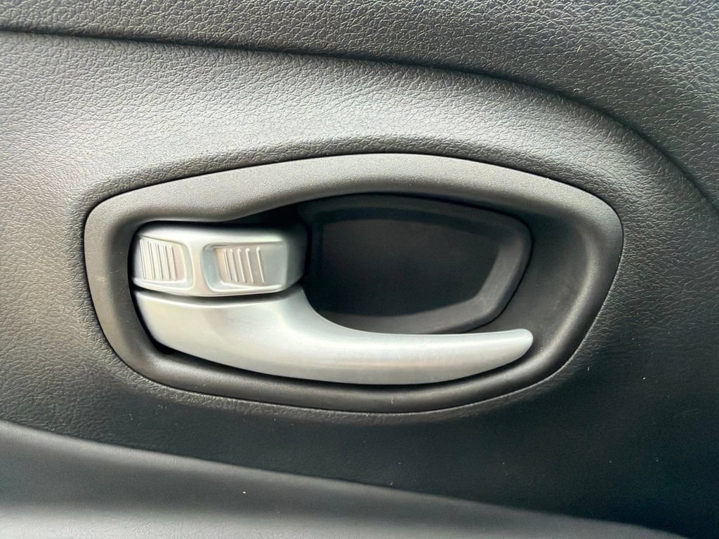 Used 2023 Jeep Renegade Latitude AWD/4WD image 42