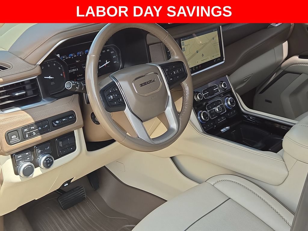 Used 2021 GMC Yukon XL Denali w/ Denali Premium Package AWD/4WD image 10