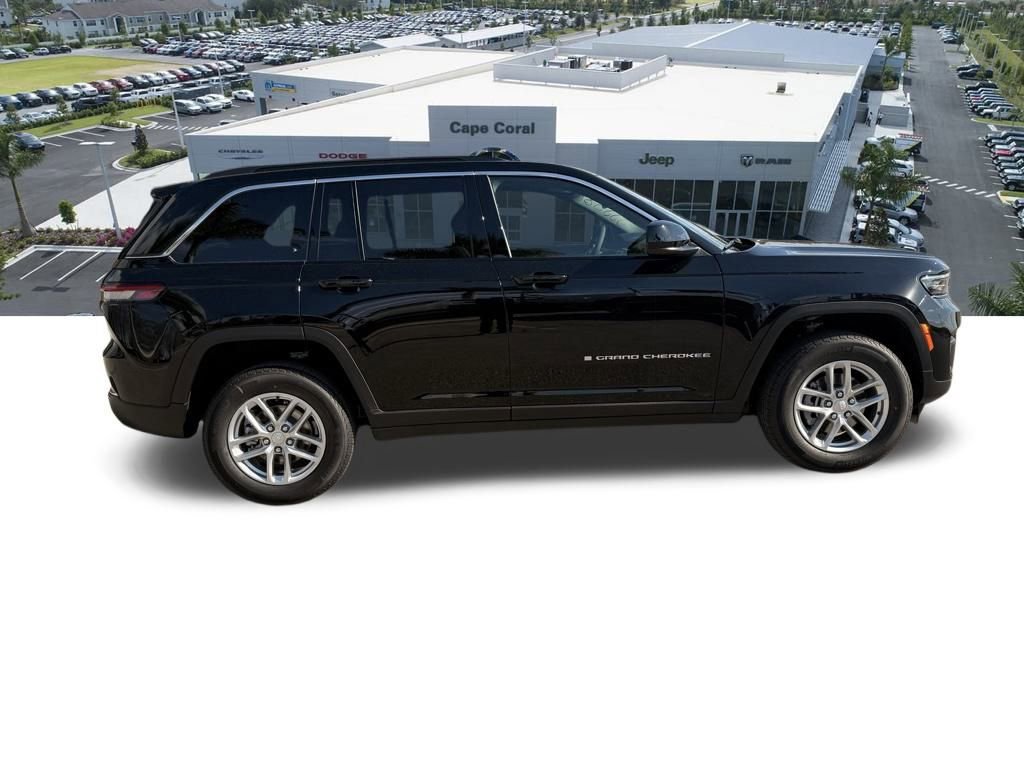 New 2026 Jeep Grand Cherokee Laredo image 3
