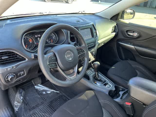 Used 2020 Jeep Cherokee Latitude FWD image 11