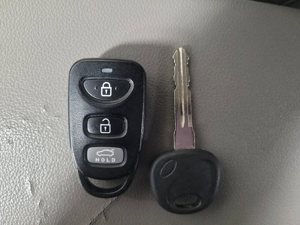 Used 2017 Hyundai Elantra SE image 32