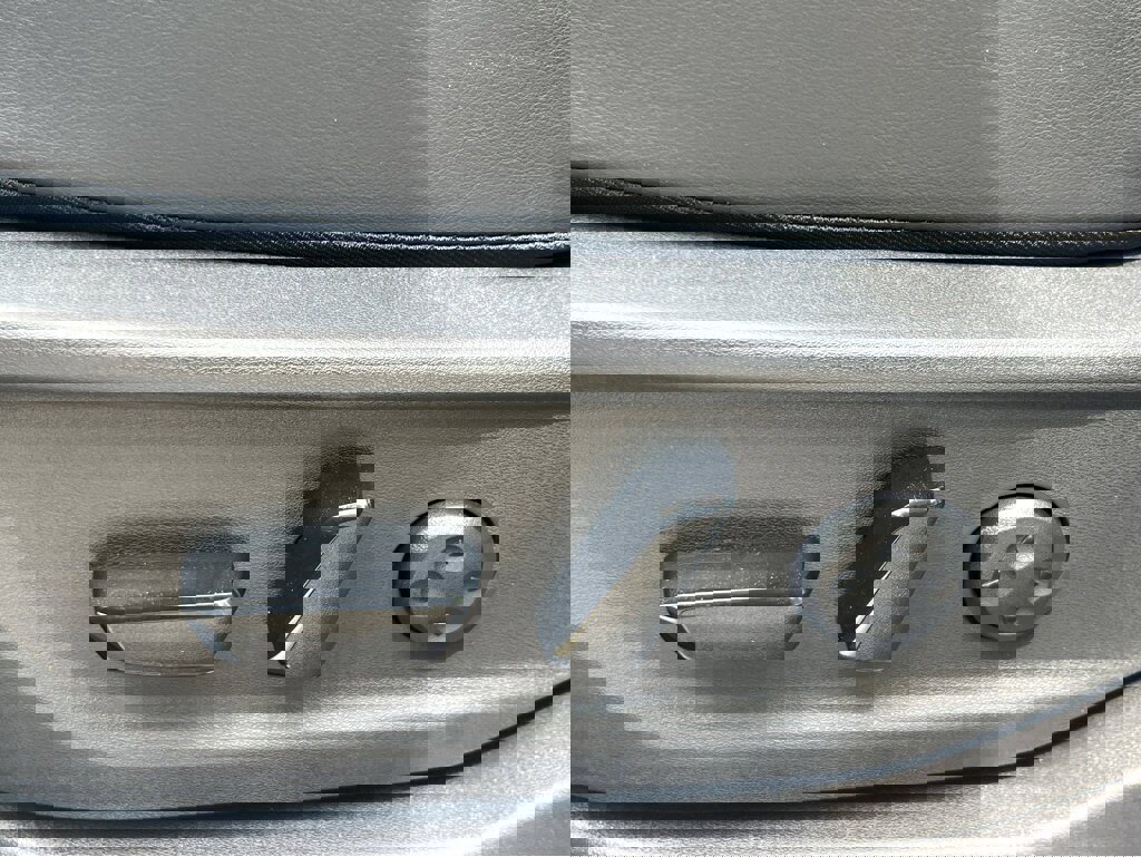 New 2023 Nissan Ariya FWD image 21