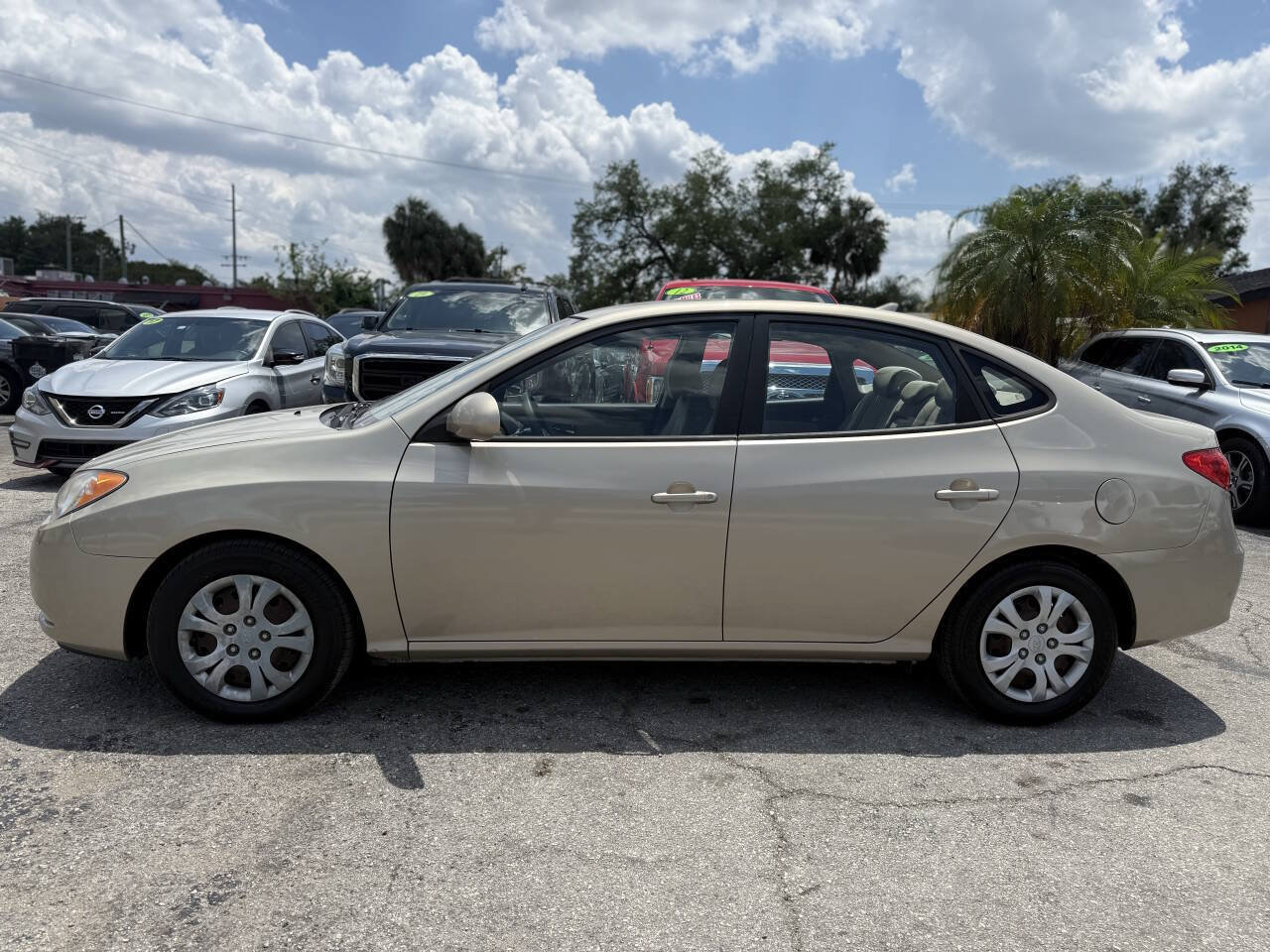 Used 2010 Hyundai Elantra GLS FWD image 2