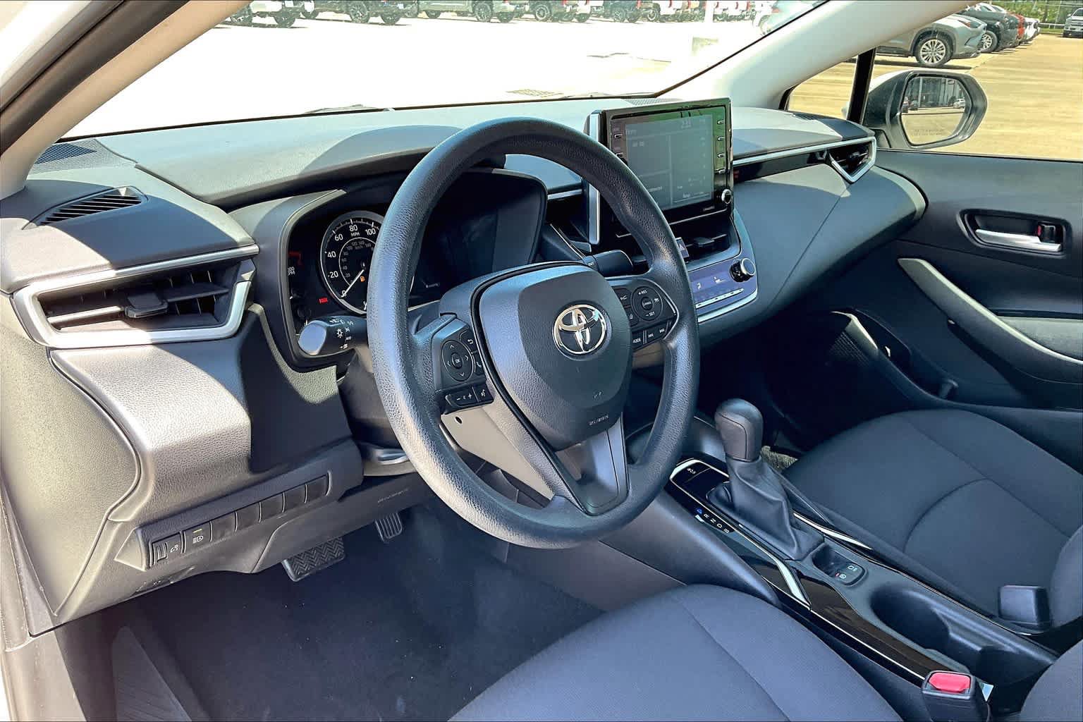 Used 2021 Toyota Corolla LE FWD image 18