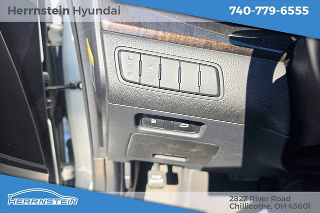 Used 2016 Kia Cadenza Premium image 11