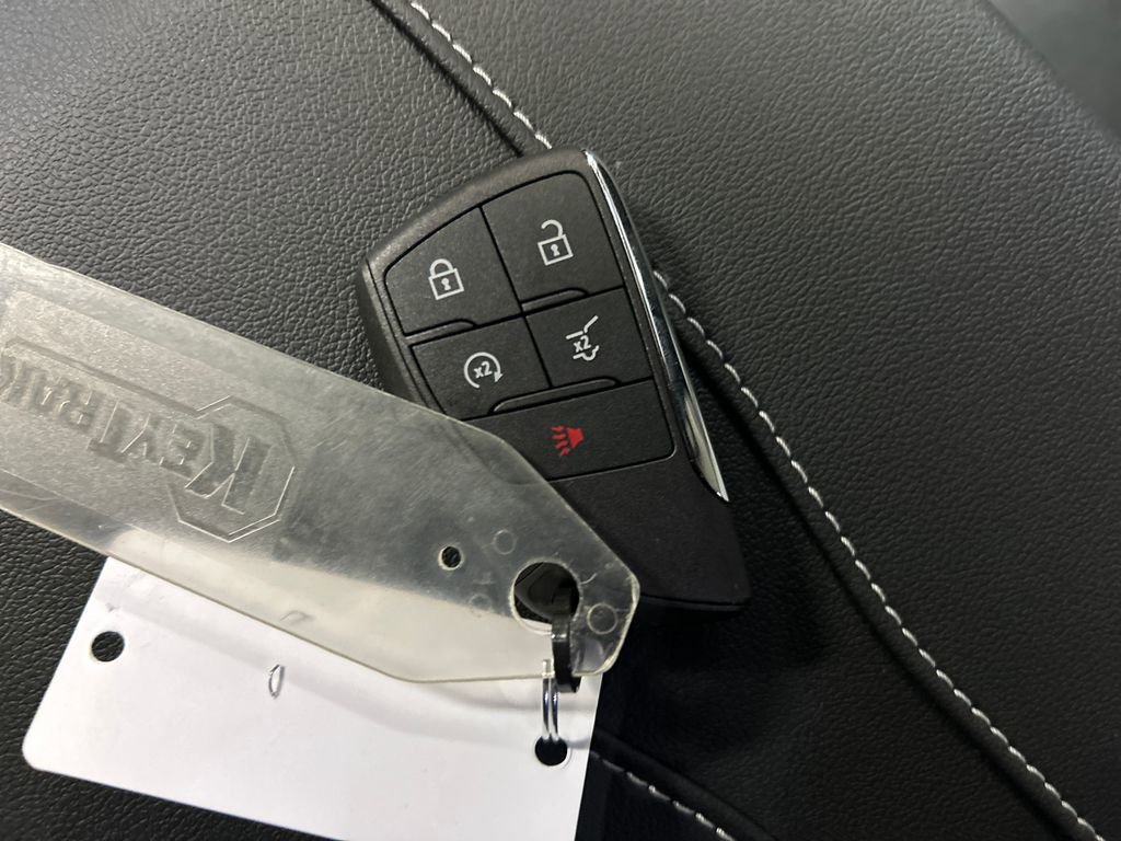 Used 2025 Chevrolet Traverse LT w/ Driver Confidence Package image 22