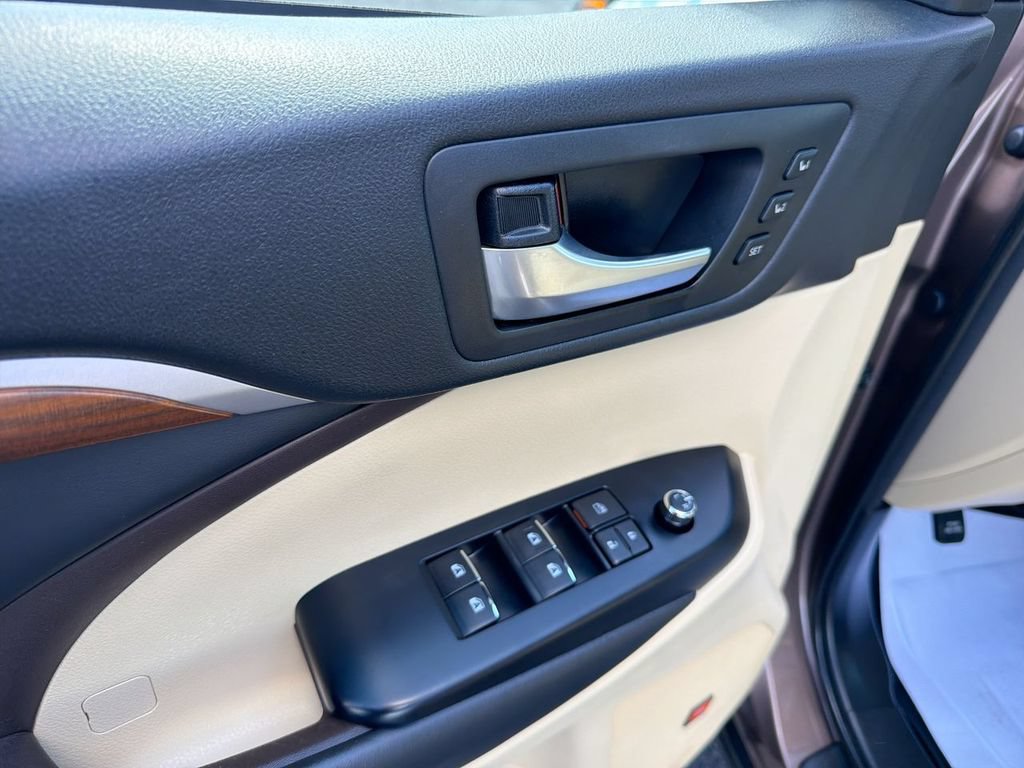 Used 2018 Toyota Highlander Limited Platinum w/ Protection Package #3 AWD/4WD image 19