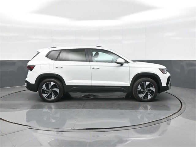 Used 2025 Volkswagen Taos SE w/ Panoramic Sunroof Package image 8
