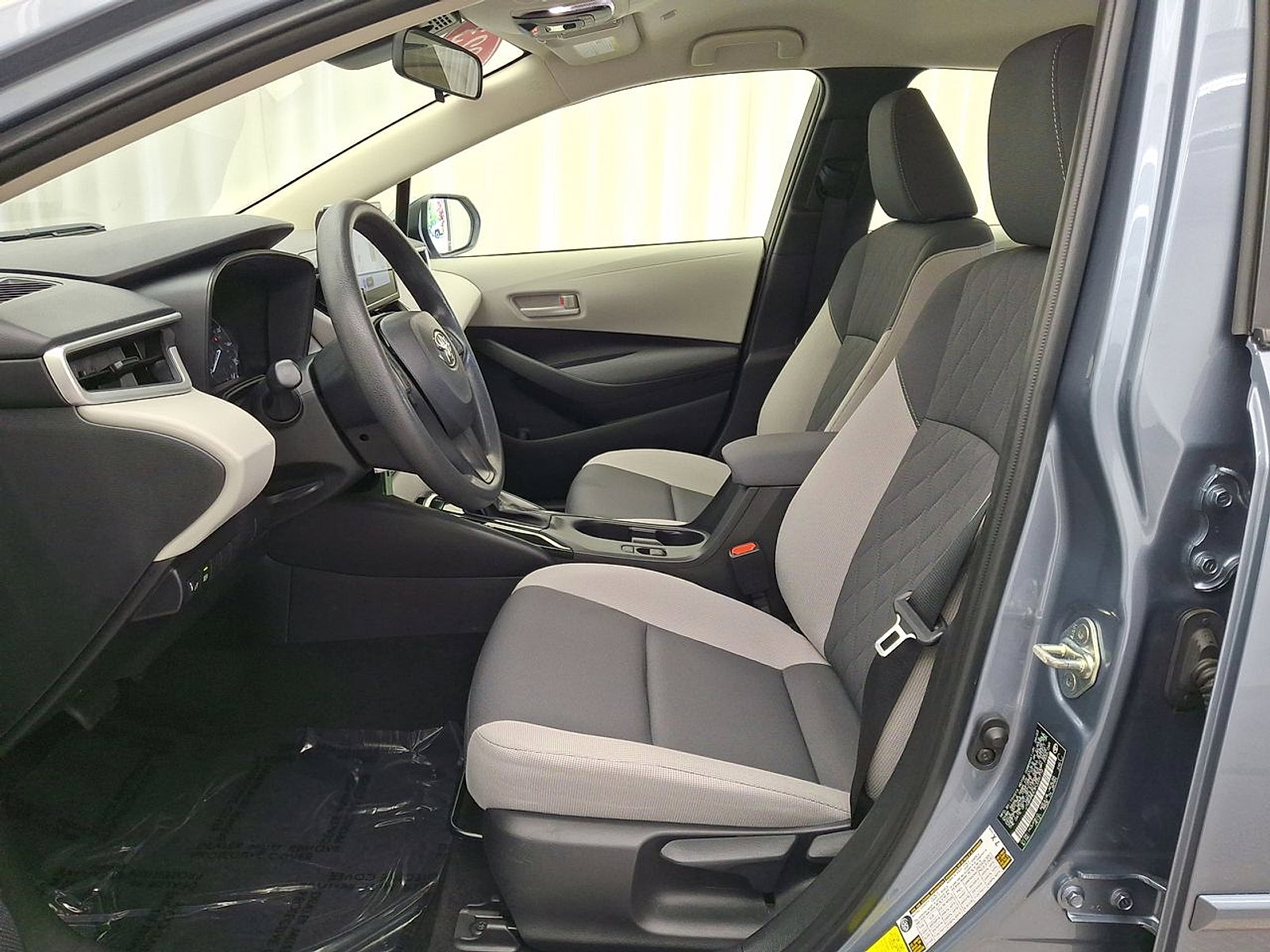 Used 2023 Toyota Corolla LE FWD image 11