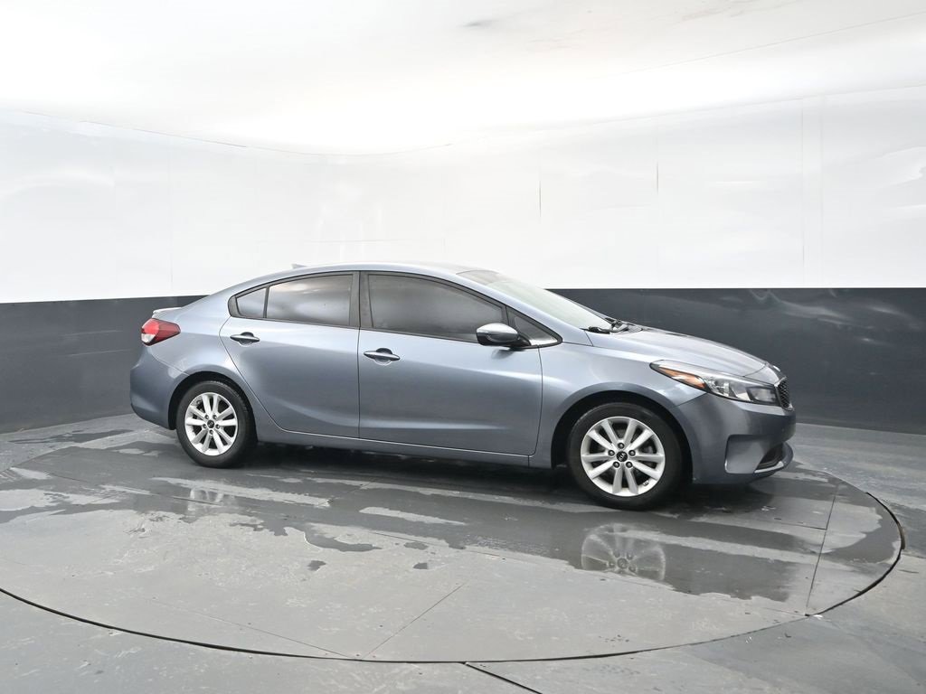 Used 2017 Kia Forte S image 7