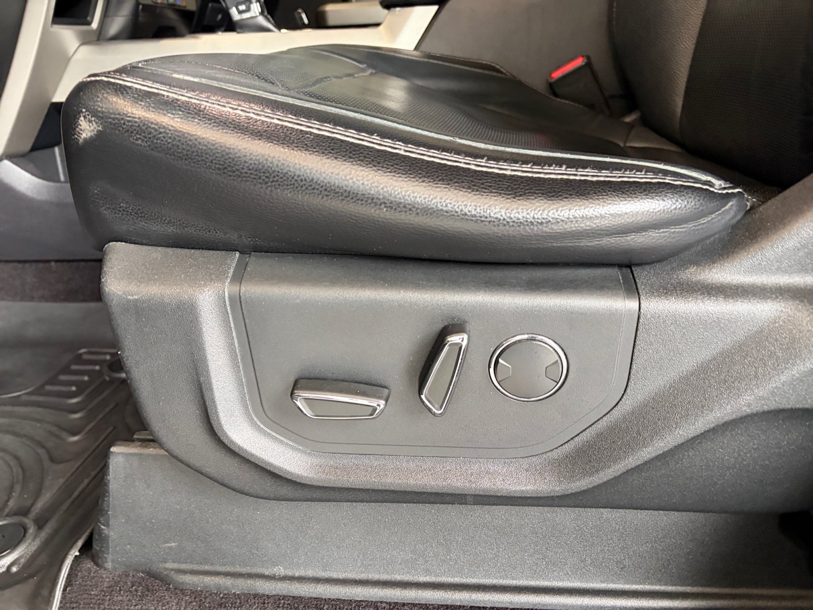 Used 2017 Ford F150 Lariat w/ Equipment Group 501A Mid AWD/4WD image 15