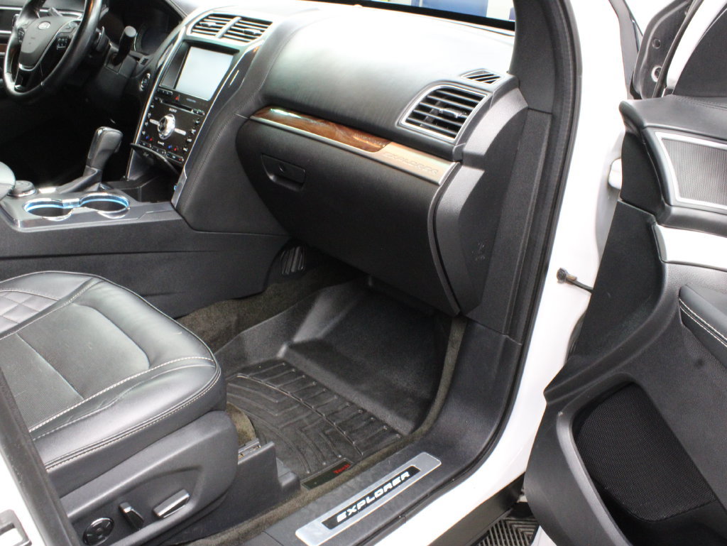 Used 2016 Ford Explorer Platinum AWD/4WD image 36