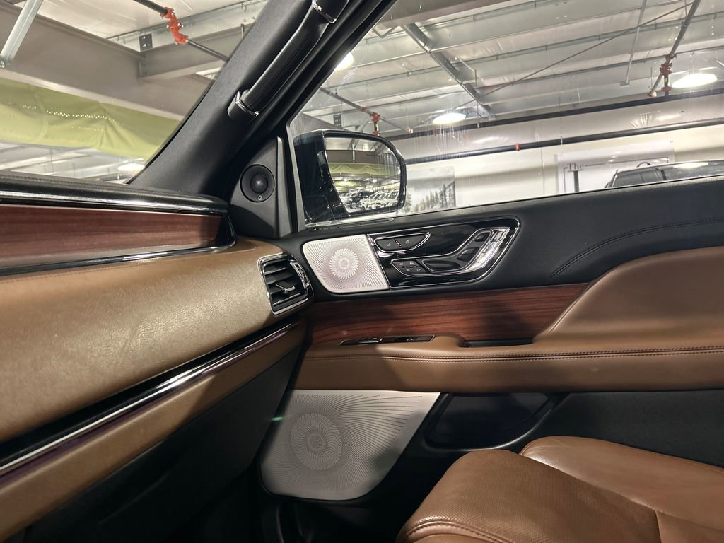 Certified 2023 Lincoln Navigator Reserve AWD/4WD image 19