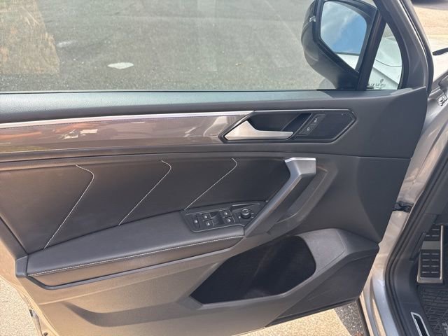 Used 2023 Volkswagen Tiguan SE R-Line image 15