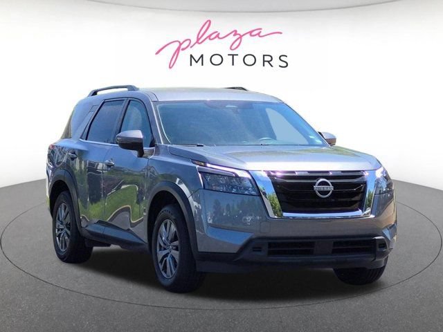 Used 2025 Nissan Pathfinder SV FWD image 5
